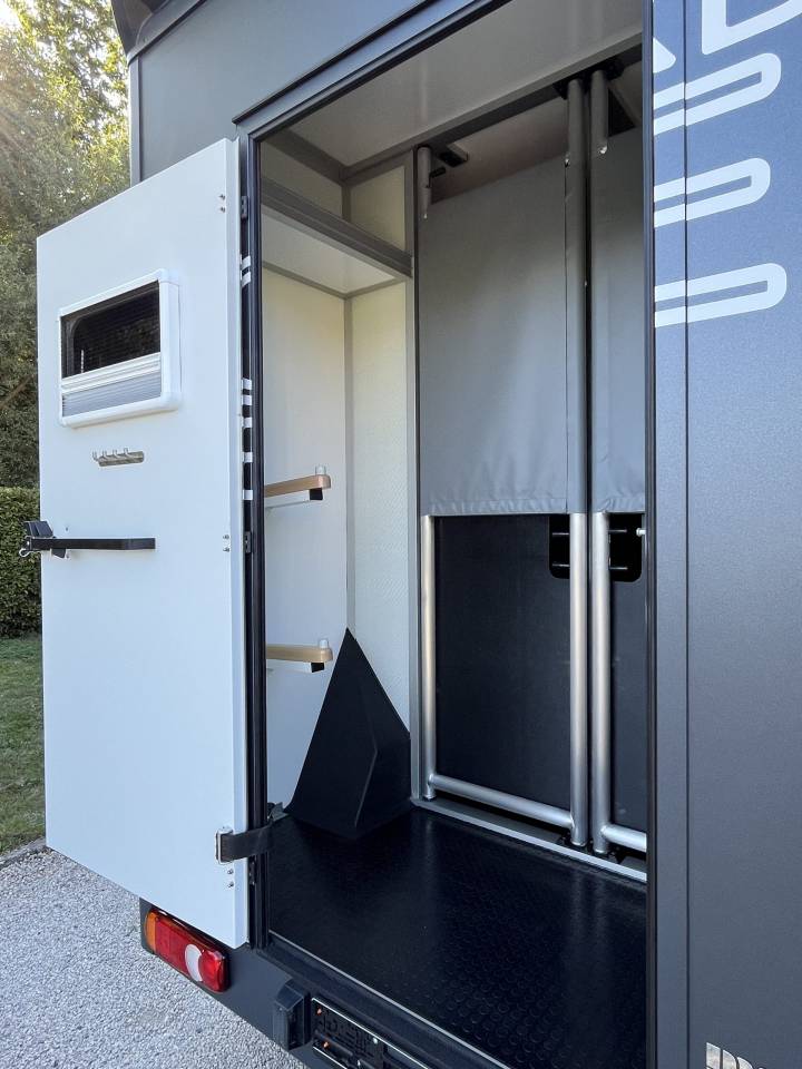 Van per Cavalli Peugeot PEUGEOT BOXER BLUEHDI 165 MSG STALLION LIGHT 2025 Occasione