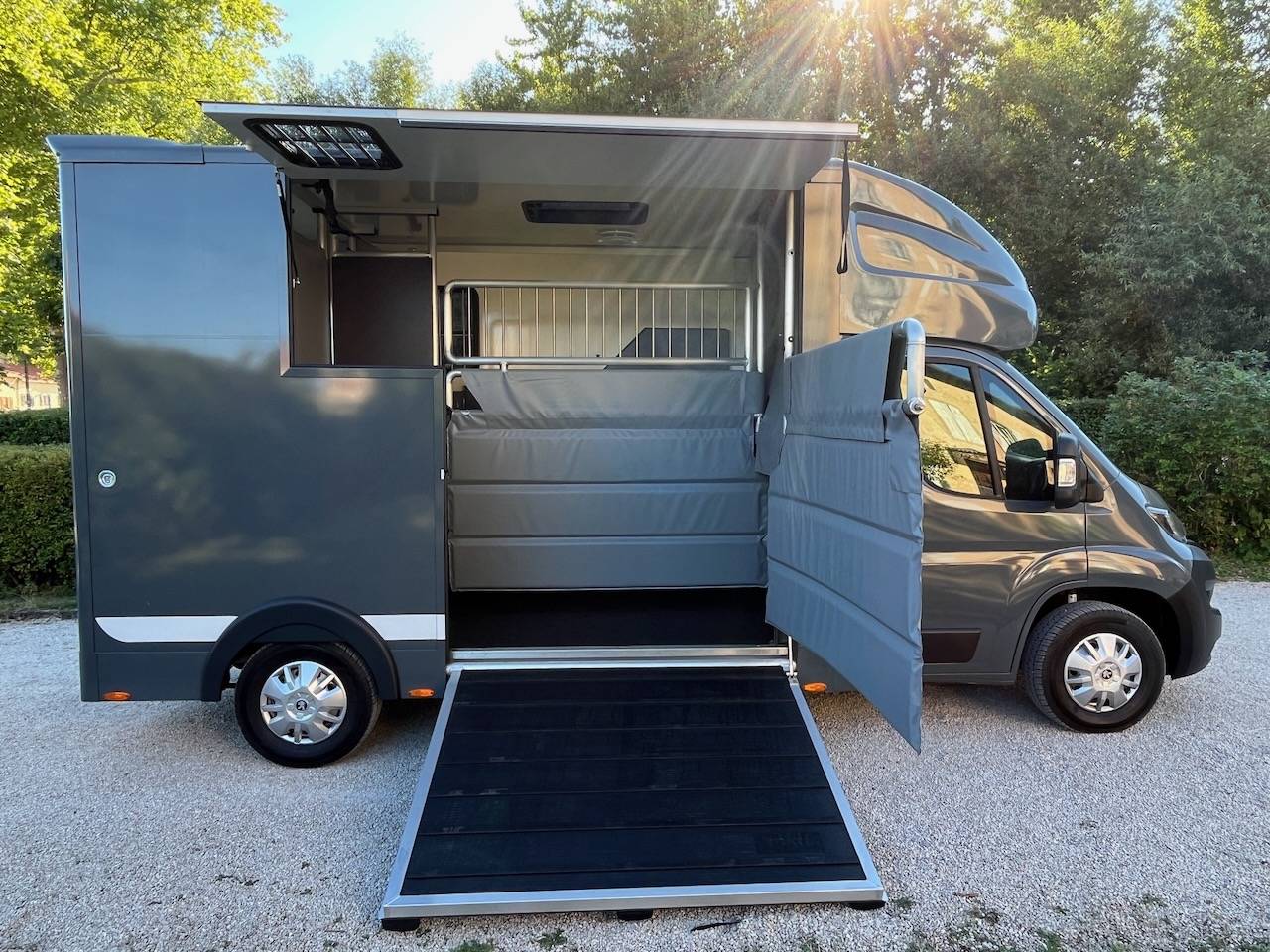 Van per Cavalli Peugeot PEUGEOT BOXER BLUEHDI 165 MSG STALLION LIGHT  Occasione