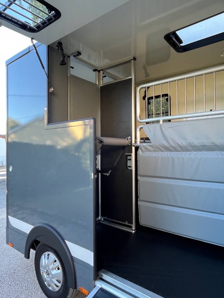 Van per Cavalli Peugeot PEUGEOT BOXER BLUEHDI 165 MSG STALLION LIGHT  Occasione