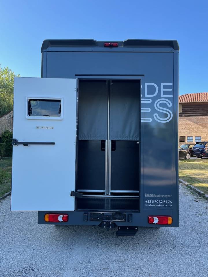 Van per Cavalli Peugeot PEUGEOT BOXER BLUEHDI 165 MSG STALLION LIGHT  Occasione