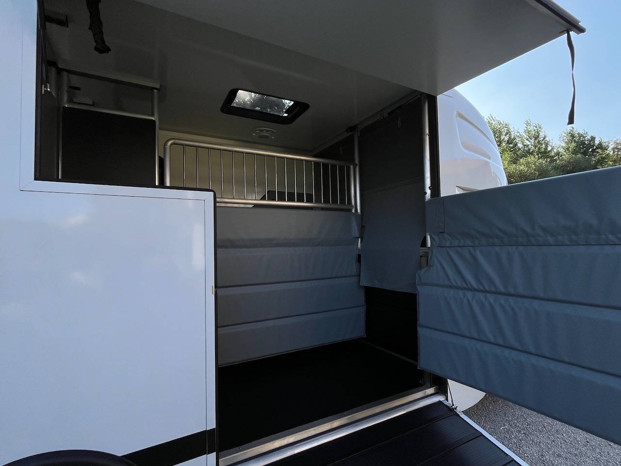 Van per Cavalli Peugeot PEUGEOT BOXER BLUEHDI 165 MSG STALLION LIGHT 2025 Occasione