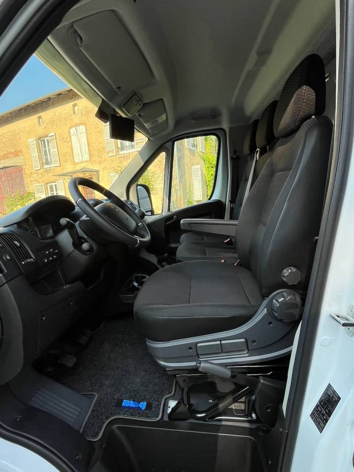 Van per Cavalli Peugeot PEUGEOT BOXER BLUEHDI 165 MSG STALLION LIGHT 2025 Occasione