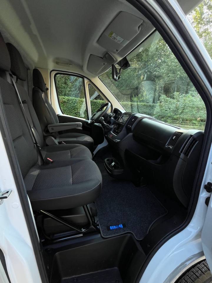 Van per Cavalli Peugeot PEUGEOT BOXER BLUEHDI 165 MSG STALLION LIGHT 2025 Occasione