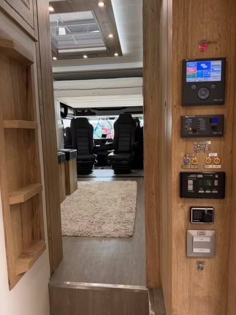 Camion per Cavalli HTI SCANIA S450 HTI PROFESSIONAL DOUBLE POP OUT & POP  2023 Occasione