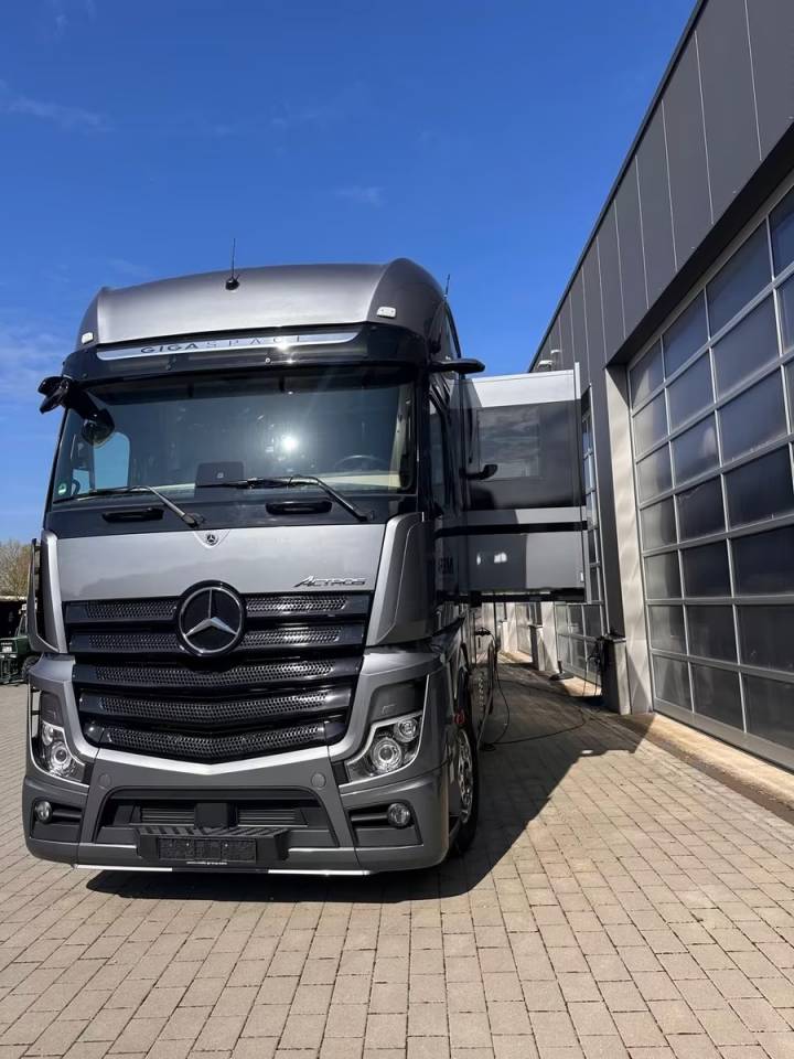 Camion per Cavalli Mercedes MERCEDES-BENZ ACTROS 2651 KRISMAR EXCLUSIV POP OUT 2021 Occasione