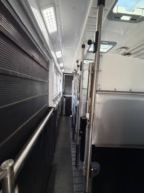 Camion per Cavalli Mercedes MERCEDES-BENZ ACTROS 2651 KRISMAR EXCLUSIV POP OUT 2021 Occasione