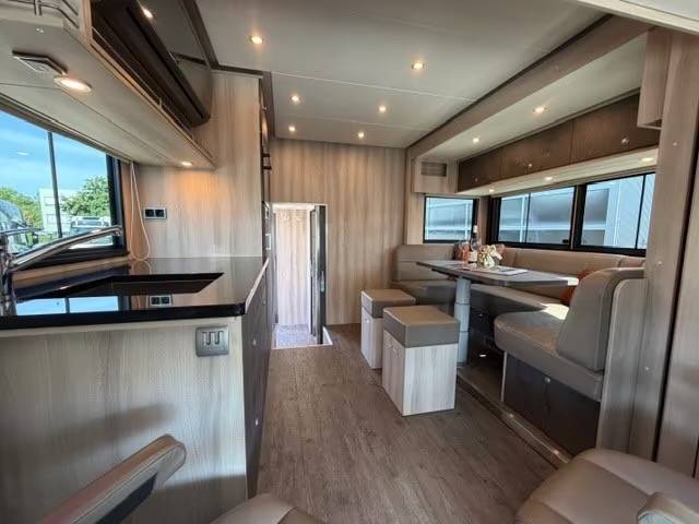 Camion per Cavalli Volvo VOLVO FH 500 ROELOFSEN RR6 POP OUT & PUSH UP 2016 Occasione