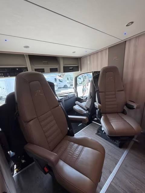 Camion per Cavalli Volvo VOLVO FH 500 ROELOFSEN RR6 POP OUT & PUSH UP 2016 Occasione
