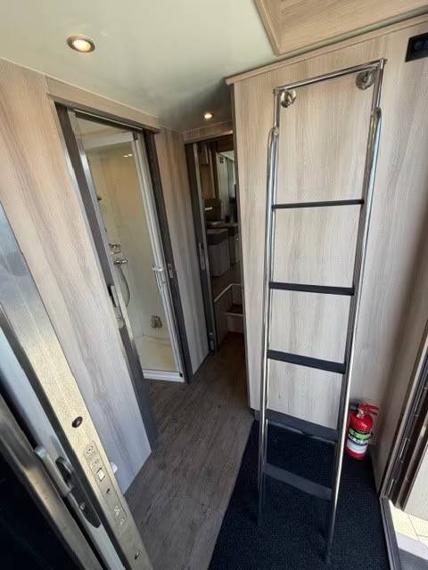 Camion per Cavalli Volvo VOLVO FH 500 ROELOFSEN RR6 POP OUT & PUSH UP 2016 Occasione