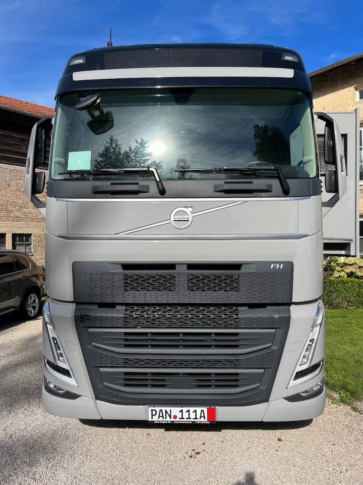 Camion per Cavalli HTI VOLVO FH 500 HTI PROFESSIONAL 6 2023 Occasione