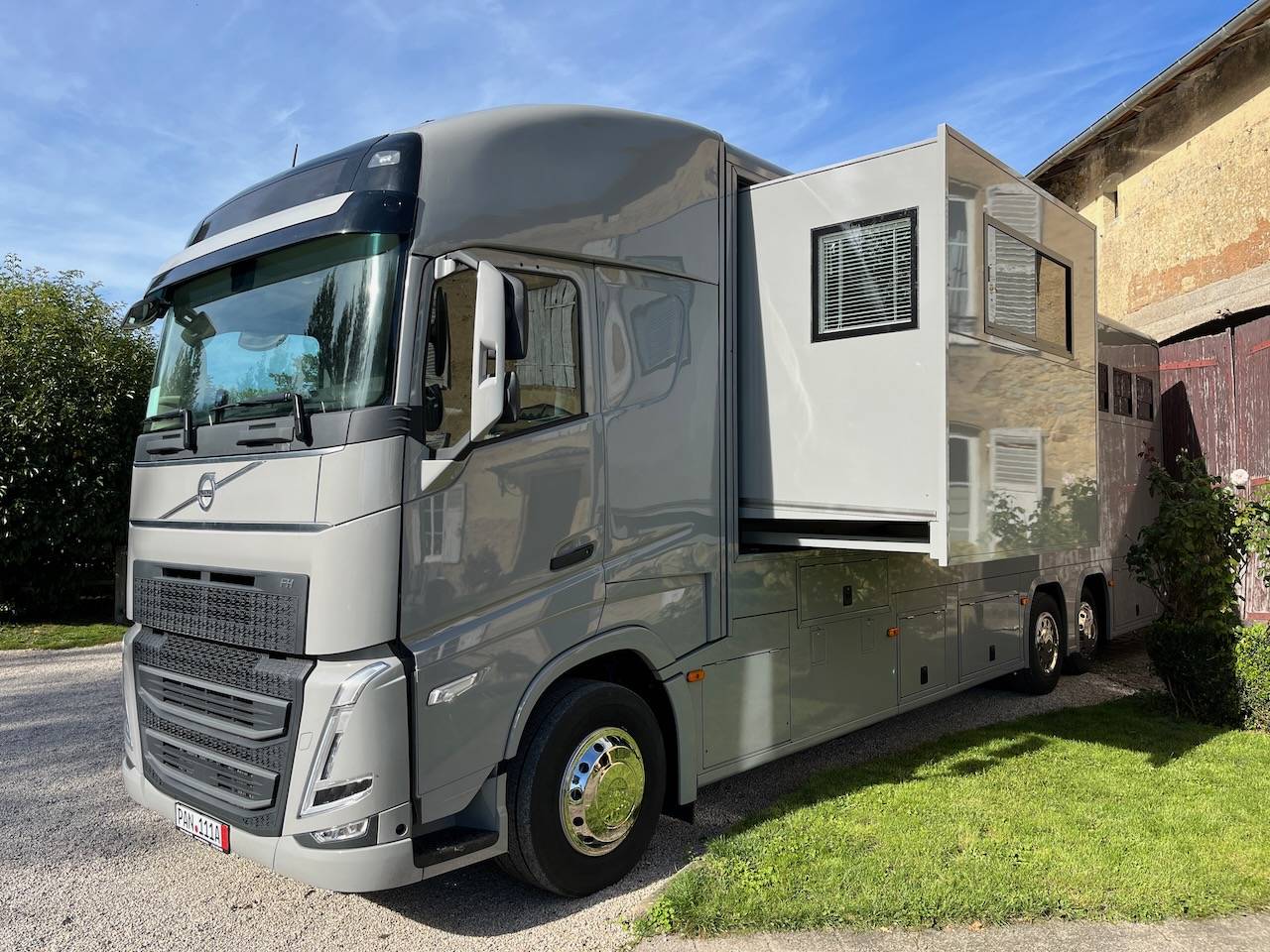 Camion per Cavalli HTI VOLVO FH 500 HTI PROFESSIONAL 6 2023 Occasione