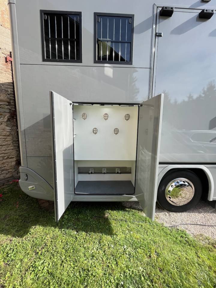 Camion per Cavalli HTI VOLVO FH 500 HTI PROFESSIONAL 6 2023 Occasione