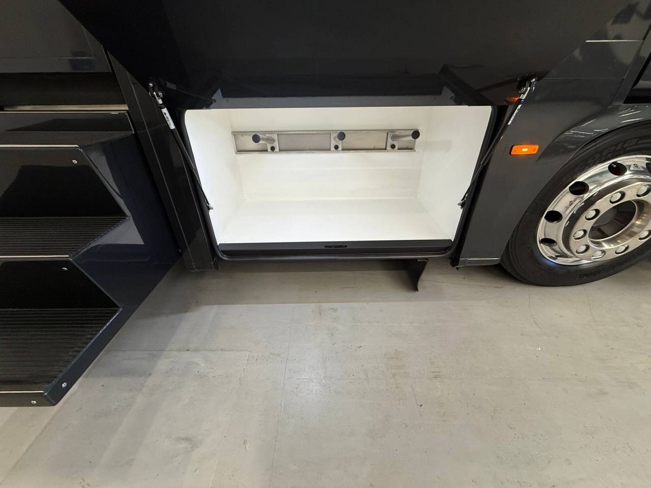 Camion per Cavalli Volvo VOLVO FH 500 NF 8 HORSES 2025 Occasione