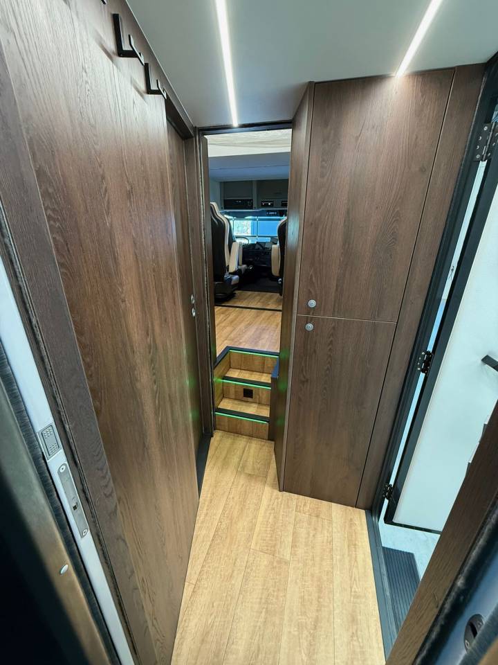 Camion per Cavalli Volvo VOLVO FH 500 NF 8 HORSES 2025 Occasione