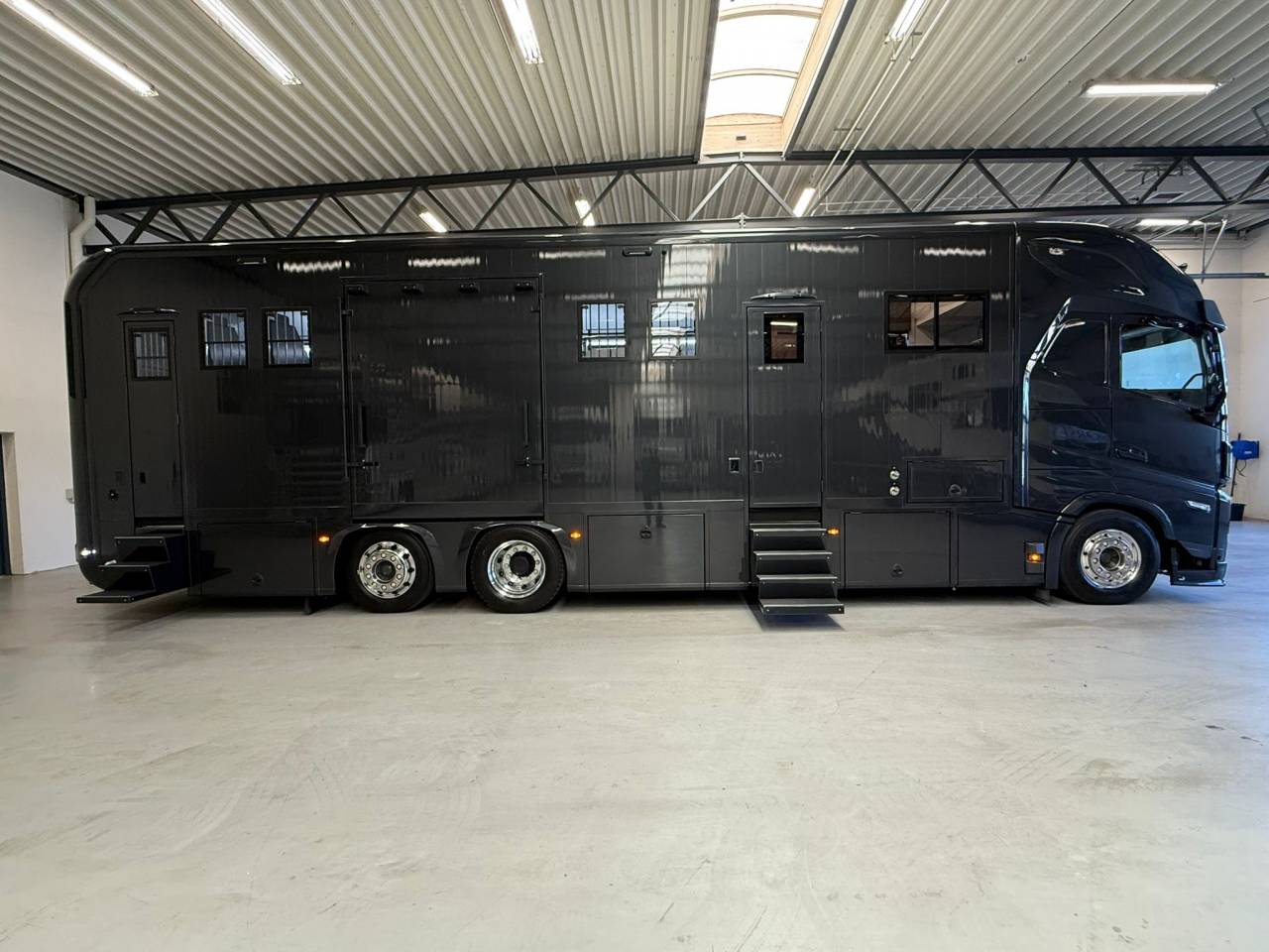 Camion per Cavalli Volvo VOLVO FH 500 NF 8 HORSES 2025 Occasione