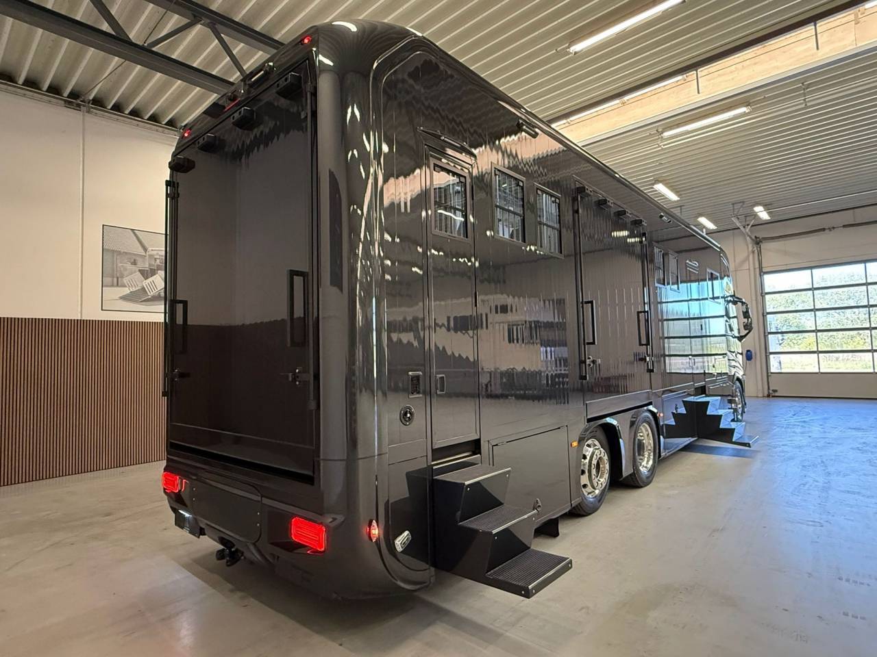 Camion per Cavalli Volvo VOLVO FH 500 NF 8 HORSES 2025 Occasione