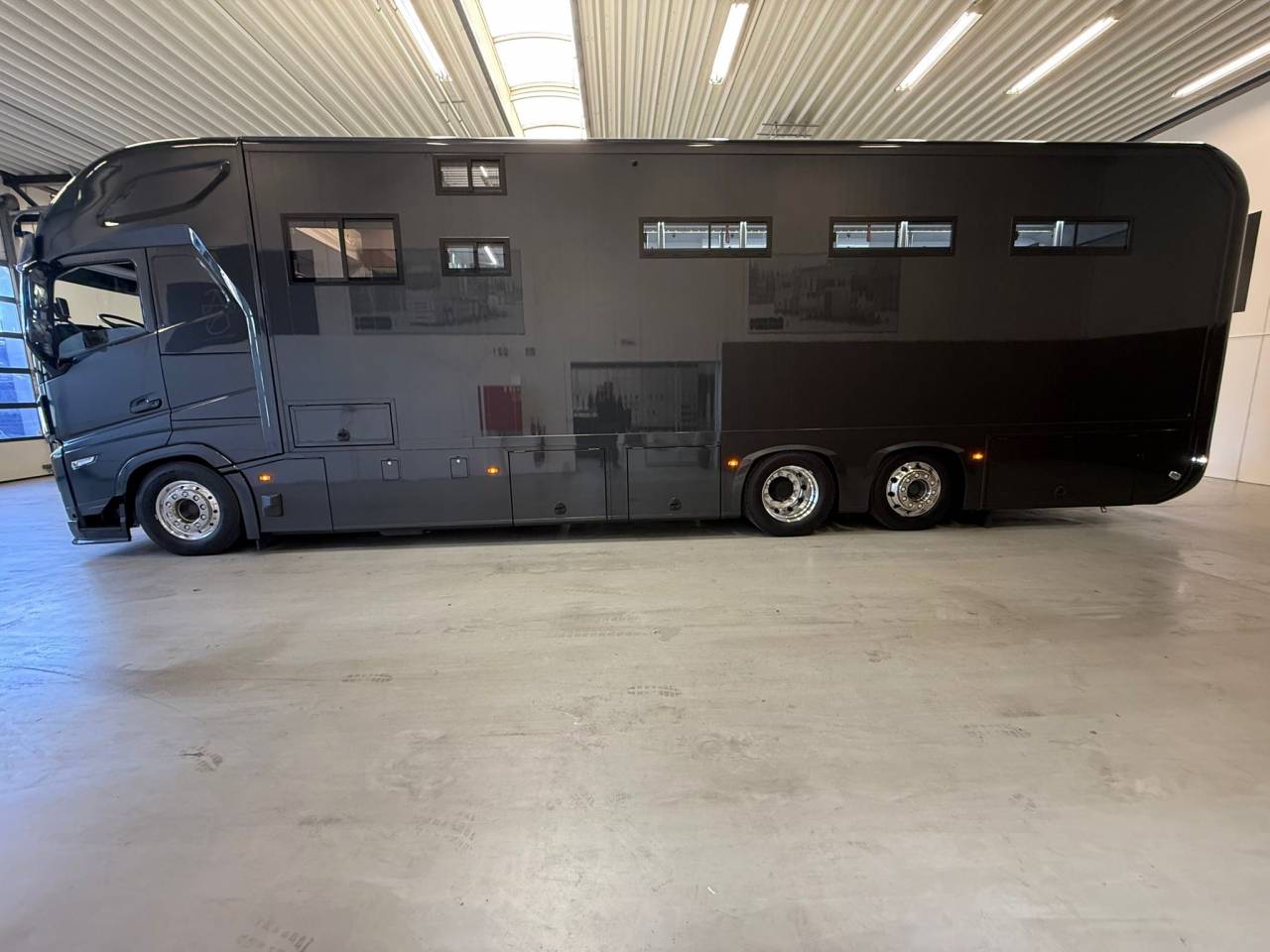 Camion per Cavalli Volvo VOLVO FH 500 NF 8 HORSES 2025 Occasione