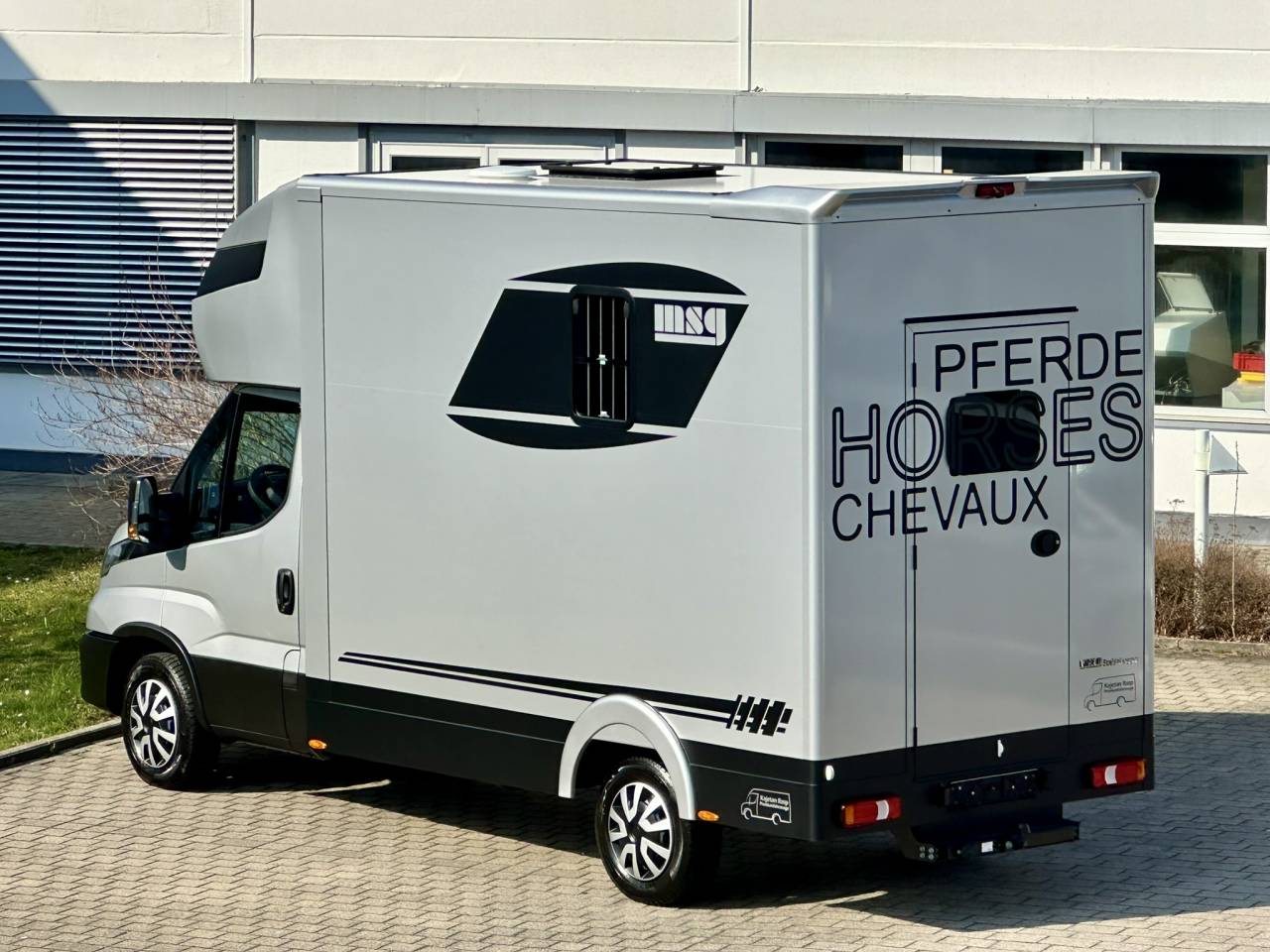 Van per Cavalli Iveco IVECO DAILY 35-210 HI-MATIC MSG STALLION LIGHT 2026 Nuovo