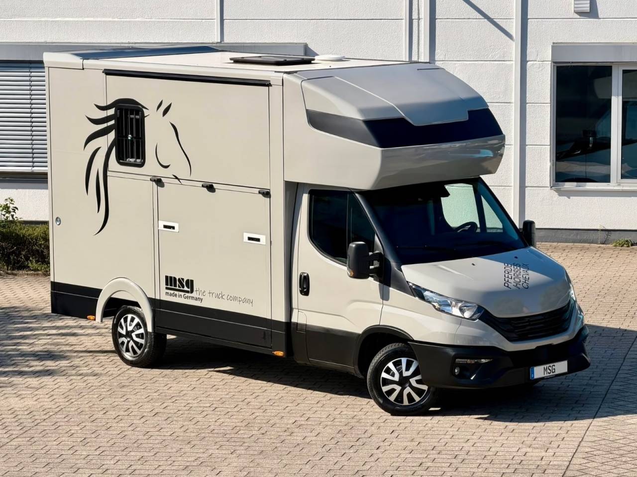 Van per Cavalli Iveco IVECO DAILY 35-210 HI-MATIC MSG STALLION LIGHT 2026 Nuovo
