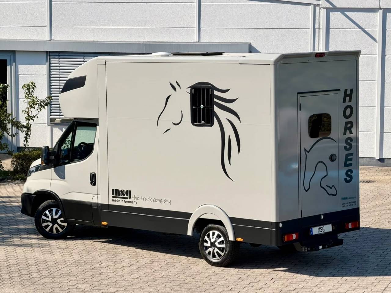 Van per Cavalli Iveco IVECO DAILY 35-210 HI-MATIC MSG STALLION LIGHT 2026 Nuovo