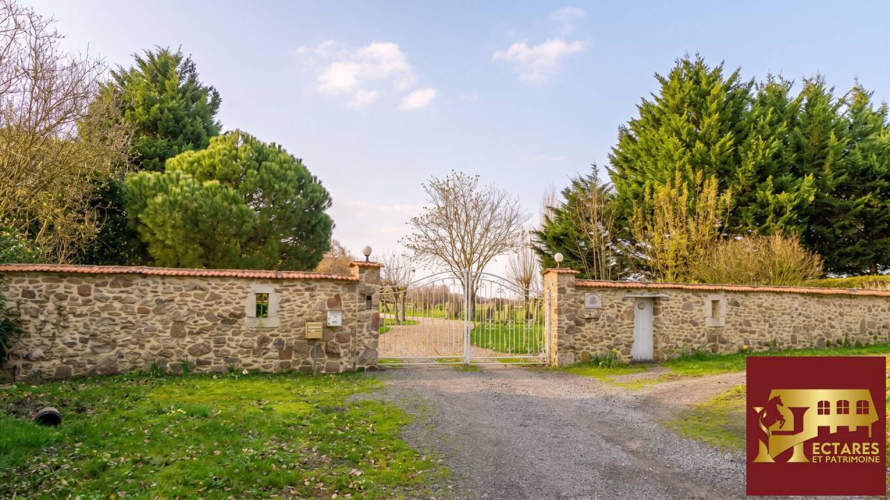 Propriet&agrave; equestre In vendita Maine-et-Loire