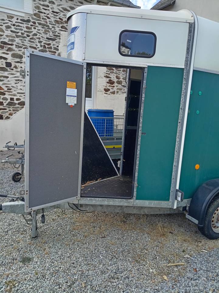 Trailer Ifor Williams HB401R 1,5 Cavalli 2003 Occasione
