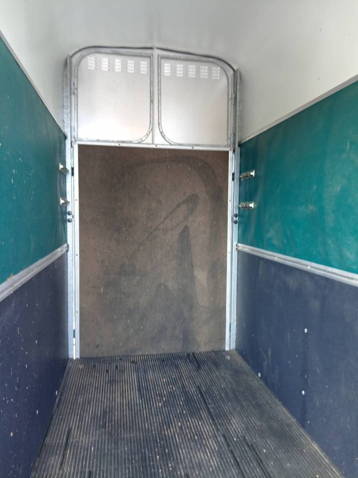Trailer Ifor Williams HB401R 1,5 Cavalli 2003 Occasione