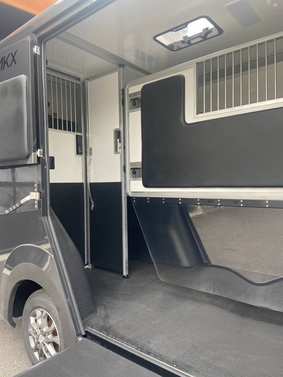 Van per Cavalli AKX  2026 Nuovo