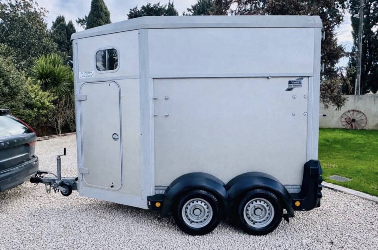 Trailer Ifor Williams HB403 1,5 Cavalli 2015 Occasione