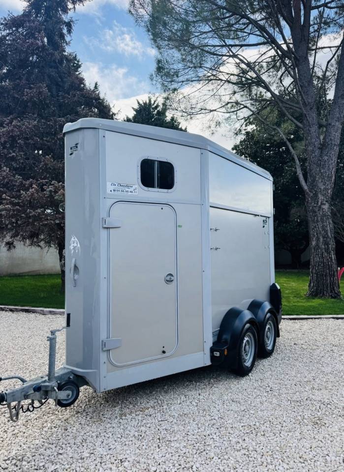 Trailer Ifor Williams HB403 1,5 Cavalli 2015 Occasione