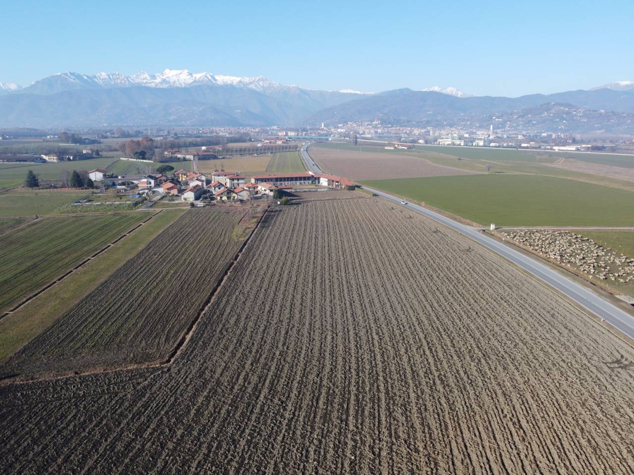 A Pinerolo (TO) affittasi cascina + terreno 50.000 mq. 