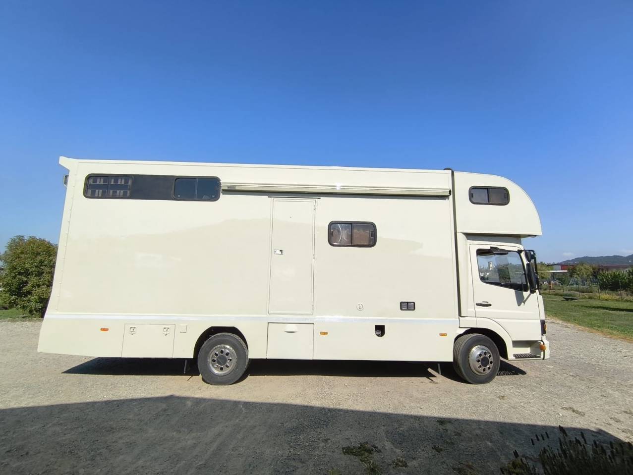Mercedes Atego trasporto 4 cavalli e living