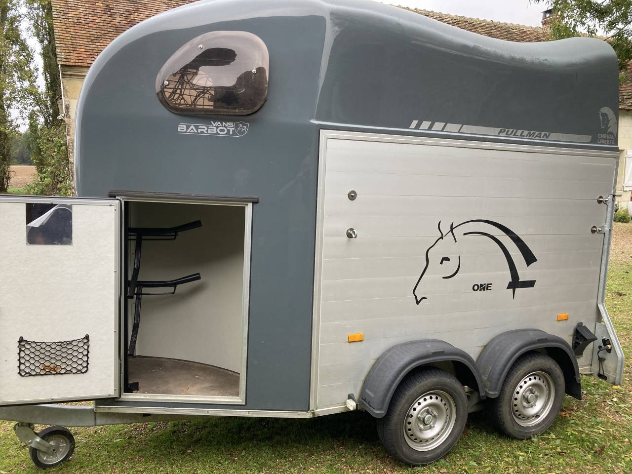 Trailer Cheval Libert&eacute; Gold One Aluline Sellerie 1 Cavallo 2023 Occasione