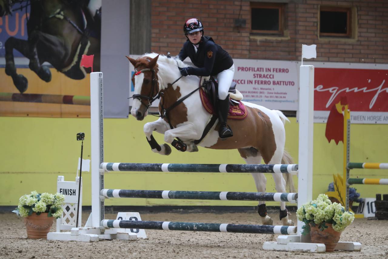 Hopla &ndash; Pony sportiva dal cuore speciale