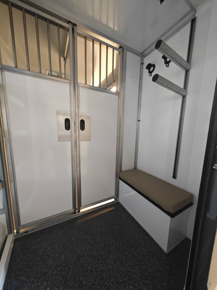 Van per Cavalli Krismar 3 places stalles 2024 Nuovo