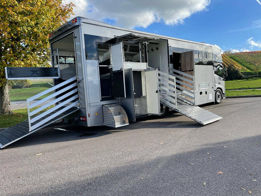 Camion per Cavalli Altra marca VOLVO 0 Nuovo