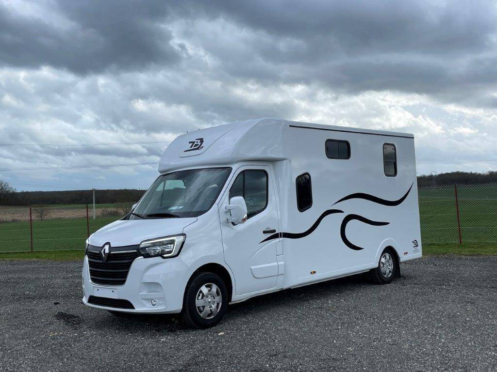 Van per Cavalli Renault Master 2023 Nuovo