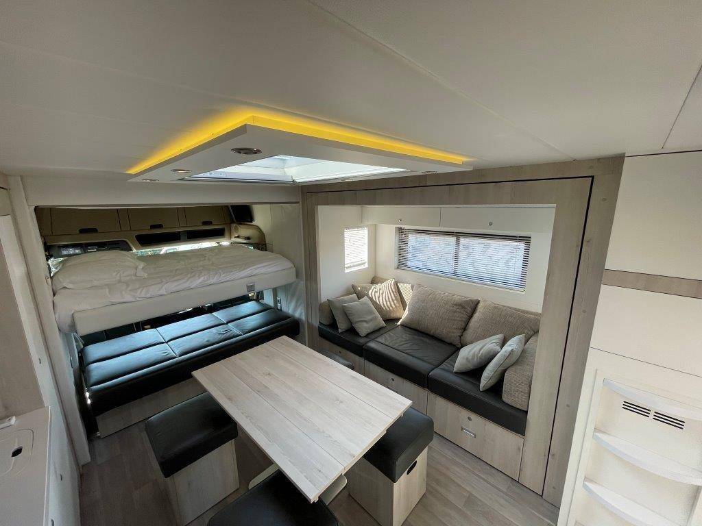 Camion per Cavalli STX MERCEDES 2018 Occasione