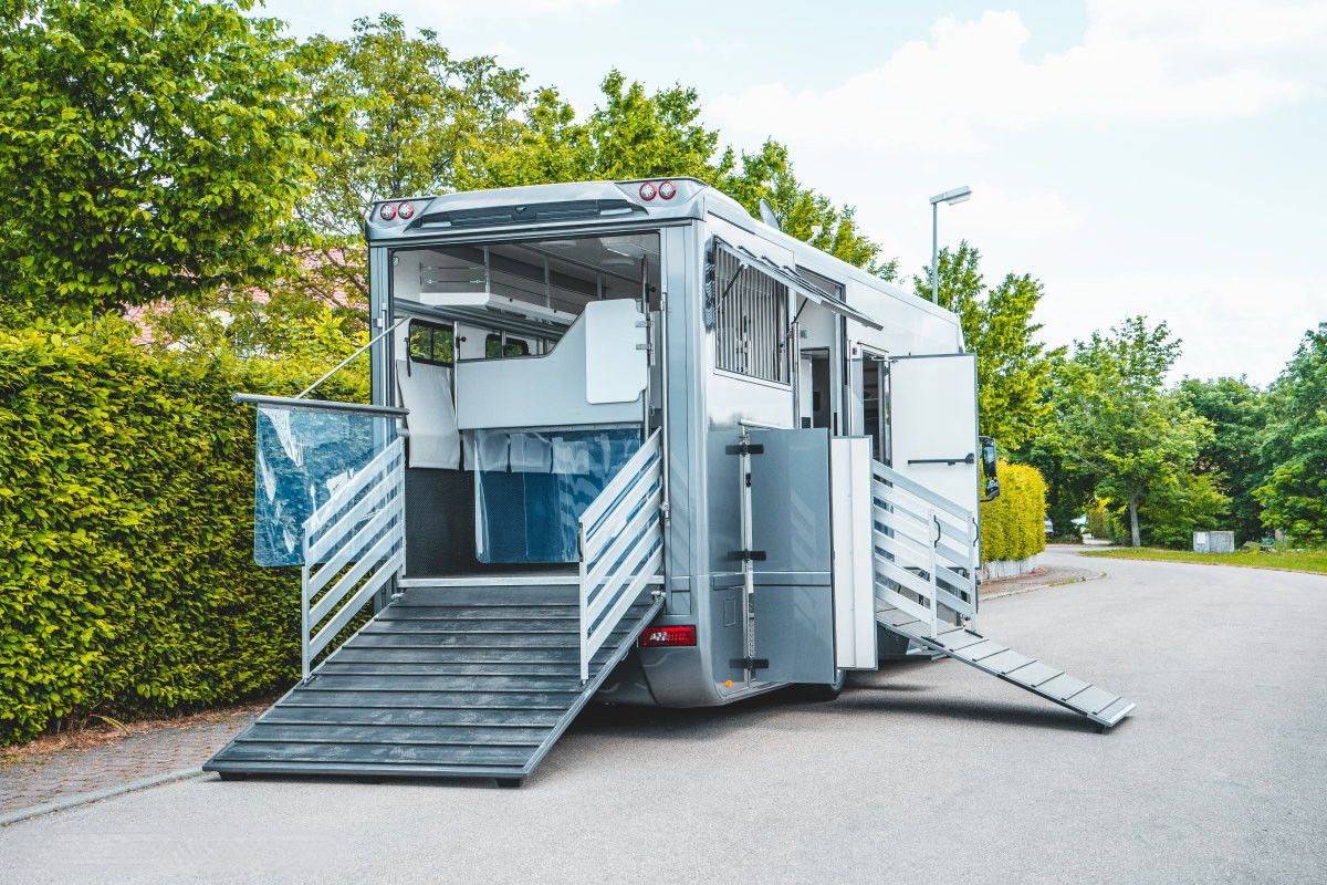 Camion per Cavalli Mercedes MERCEDES-BENZ 0 Occasione