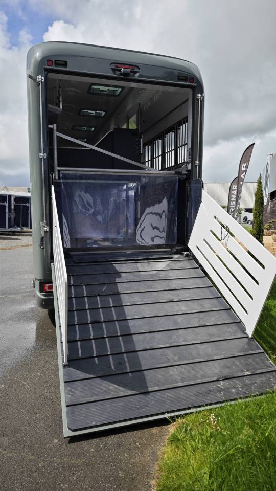 Camion per Cavalli Mercedes Classicspace 2640 2024 Nuovo