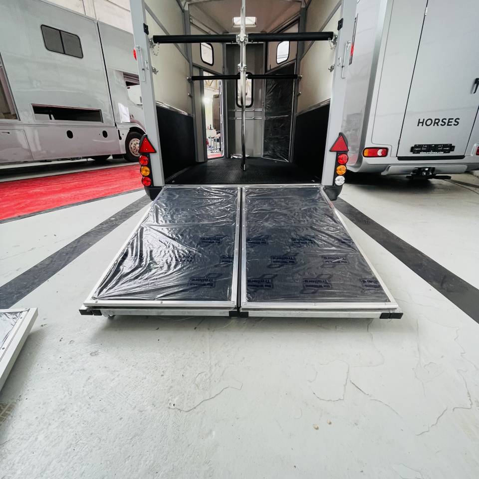 Trailer Ifor Williams Hb506mk2 2 Cavalli 2023 Nuovo