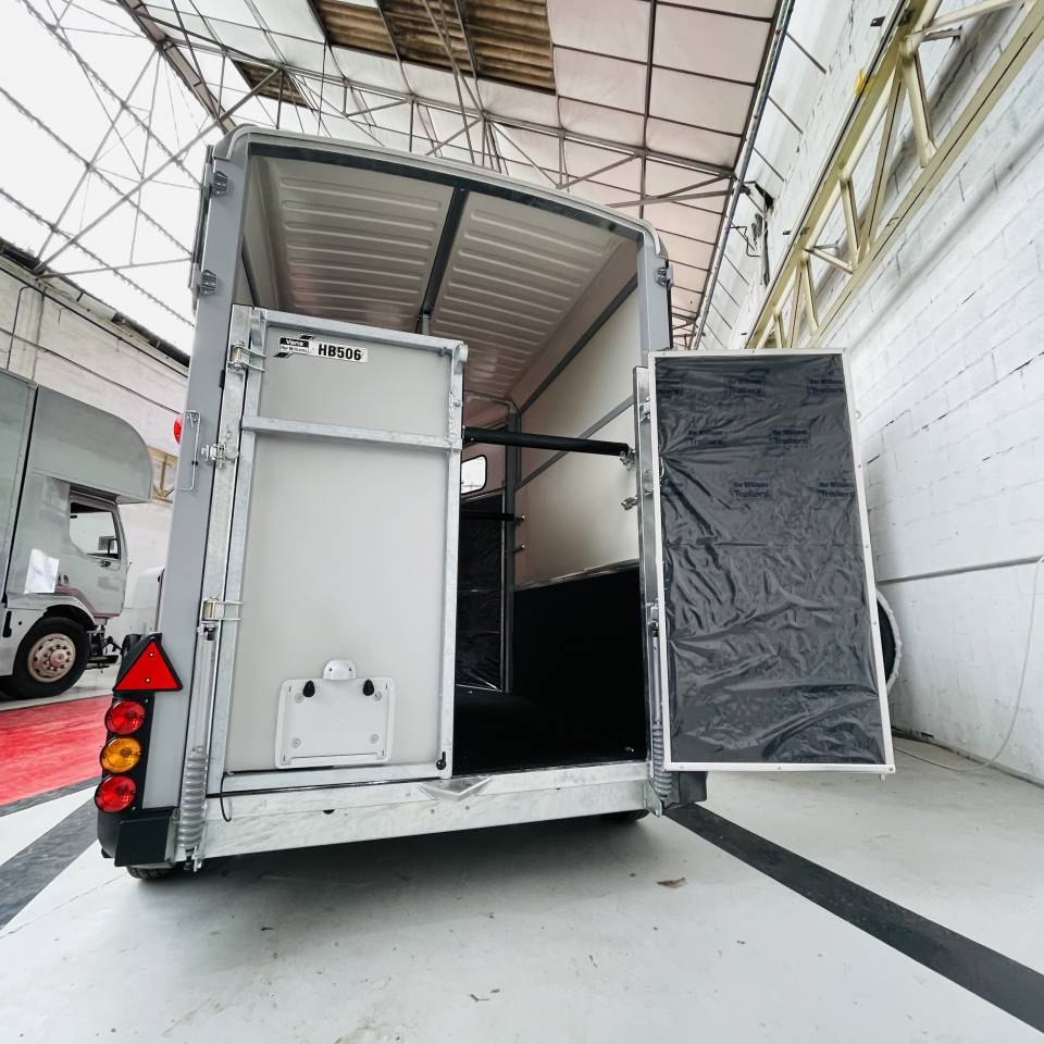 Trailer Ifor Williams Hb506mk2 2 Cavalli 2023 Nuovo