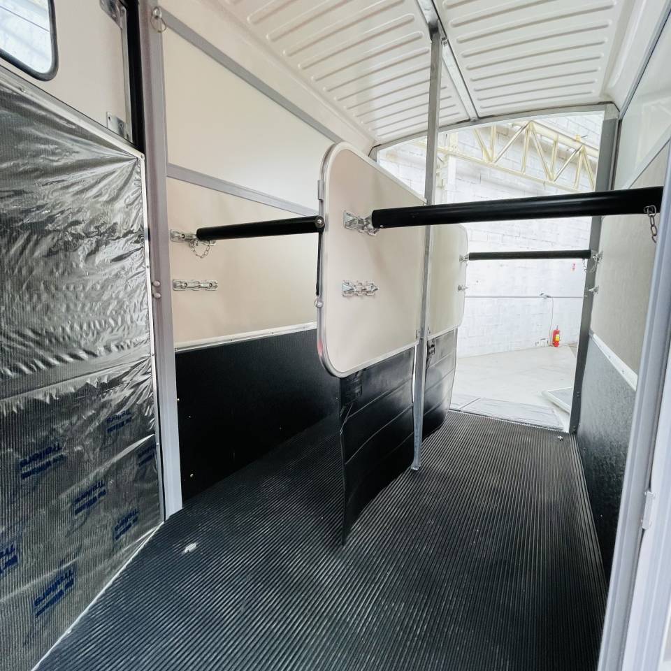 Trailer Ifor Williams Hb506mk2 2 Cavalli 2023 Nuovo