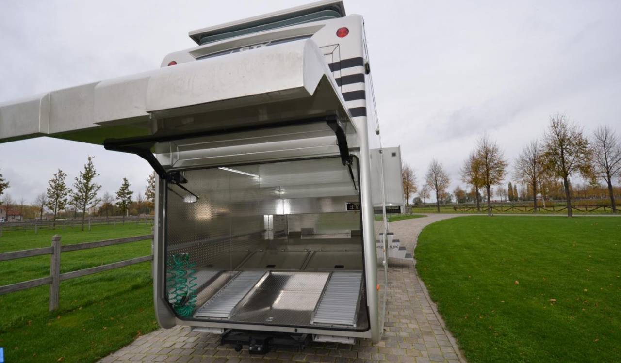 Camion per Cavalli STX MERCEDES 2020 Occasione