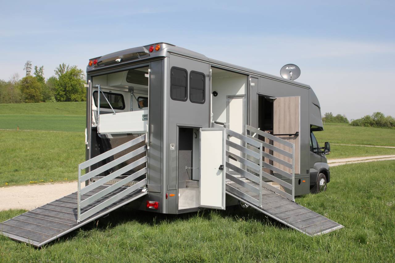 Camion per Cavalli Iveco IVECO 0 Nuovo