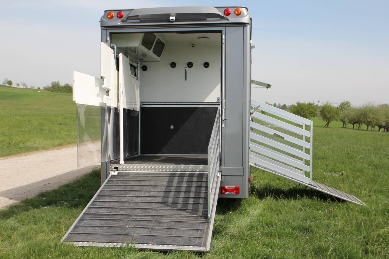 Camion per Cavalli Iveco IVECO 0 Nuovo