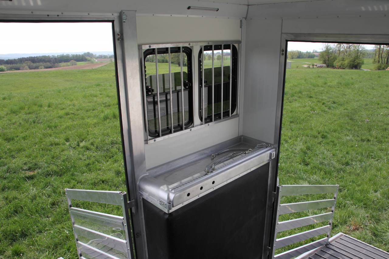 Camion per Cavalli Iveco IVECO 0 Nuovo