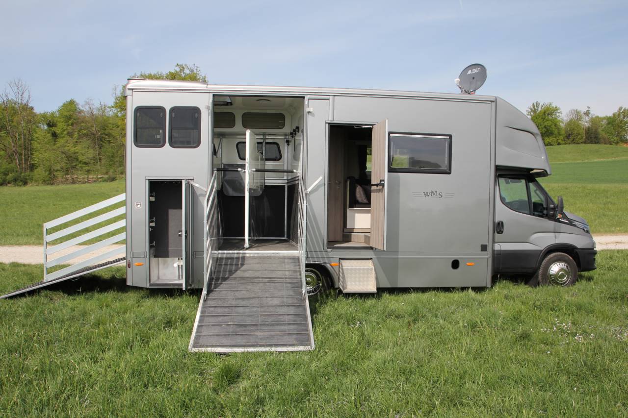 Camion per Cavalli Iveco IVECO 0 Nuovo