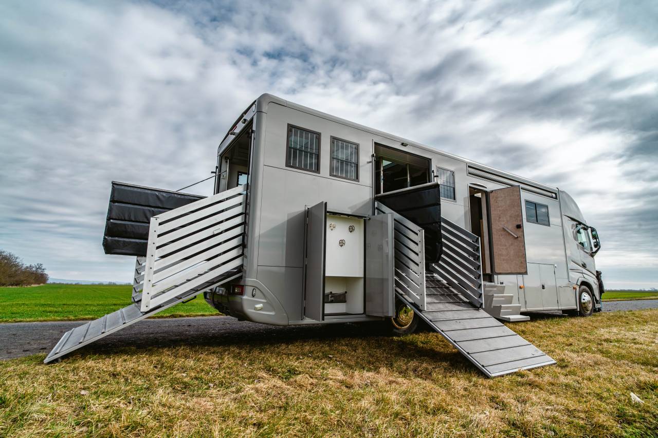 Camion per Cavalli Altra marca VOLVO 0 Nuovo