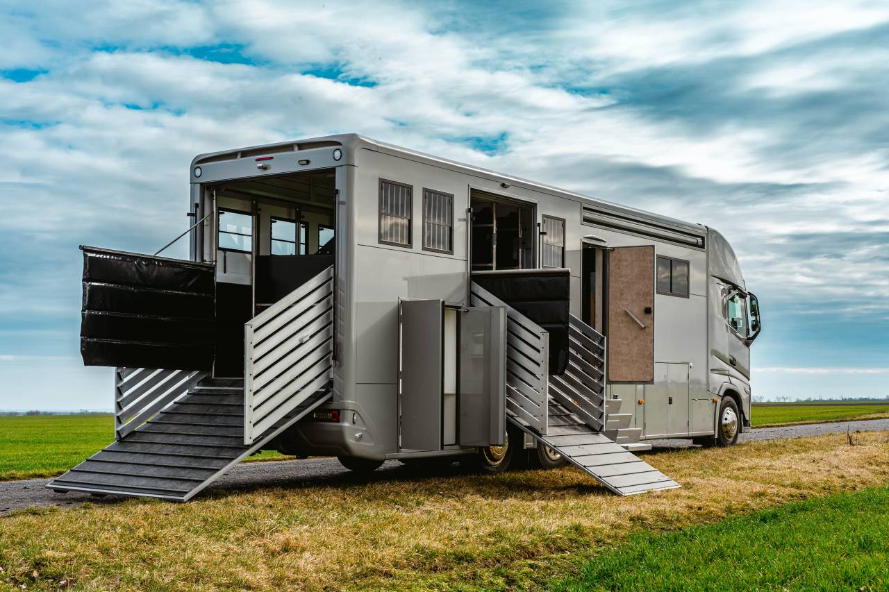 Camion per Cavalli Altra marca VOLVO 0 Nuovo